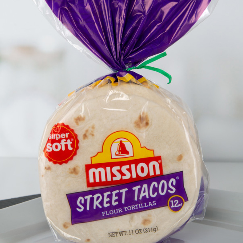 Green twist tie closure on Mission brand street tacos tortillas bag.